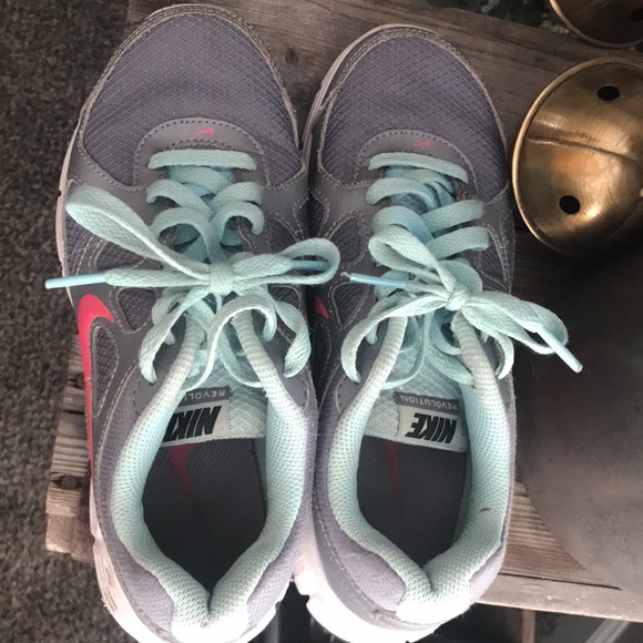 Women’s Nike Revolution Running Shoes Size 6 - Picture 5 of 7